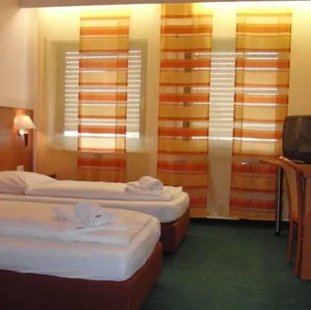 فندق Langwasser Messe Nichtraucherhotel 3*